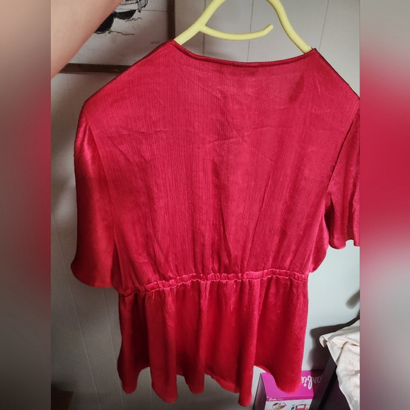 Torrid Red Satin Top NWT - Picture 2 of 2